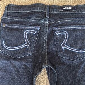 Rock & Republic Blue Skinny Jeans with Distinctive Embroidery